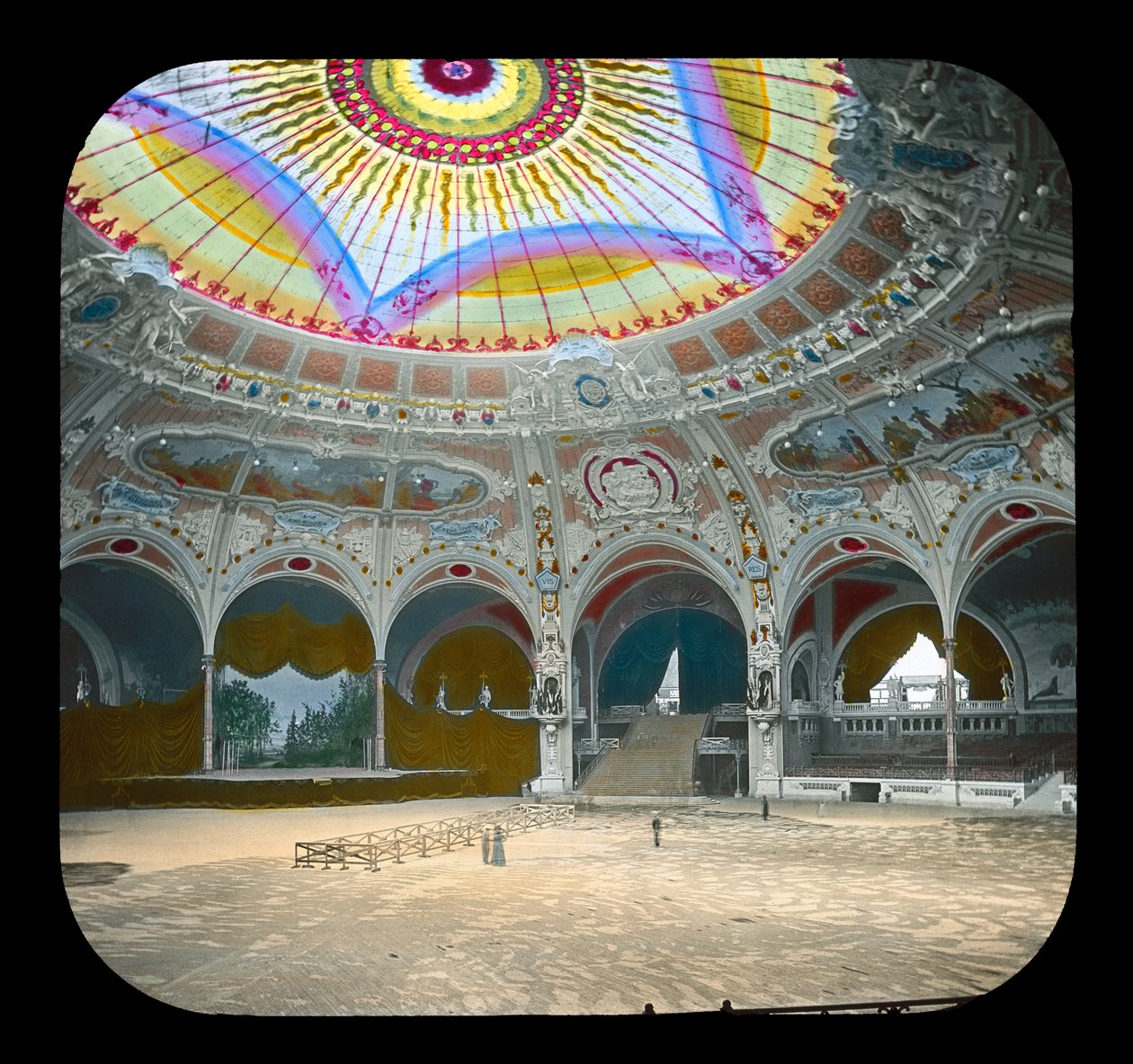 معرض باريس: Salle des Fetes ، 1900 (شريحة الفانوس) بواسطة مصور فرنسي