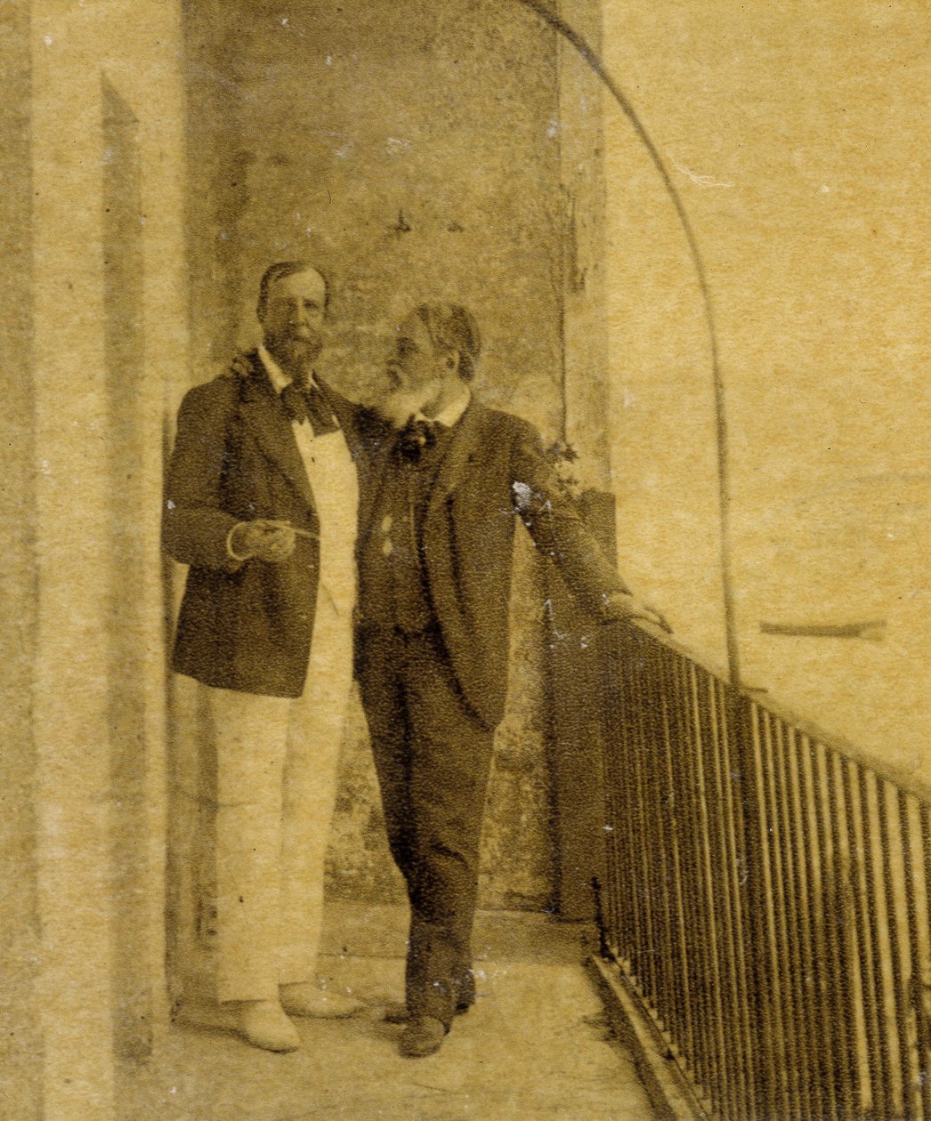 بول ديروليد (1846-1914) وجان سولي مونيه ديت موني سولي (مونيه سولي) (1841-1916) في سان سيباستيان بواسطة مصور فرنسي