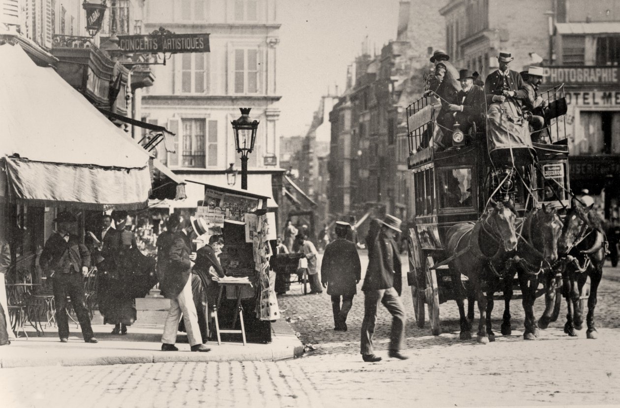 Place de Clichy ، باريس (b / w photo) بواسطة مصور فرنسي