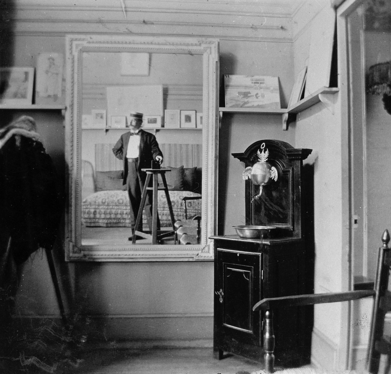صورة لمصور في استوديو هنري دي تولوز لوتريك (1864-1901) بواسطة مصور فرنسي