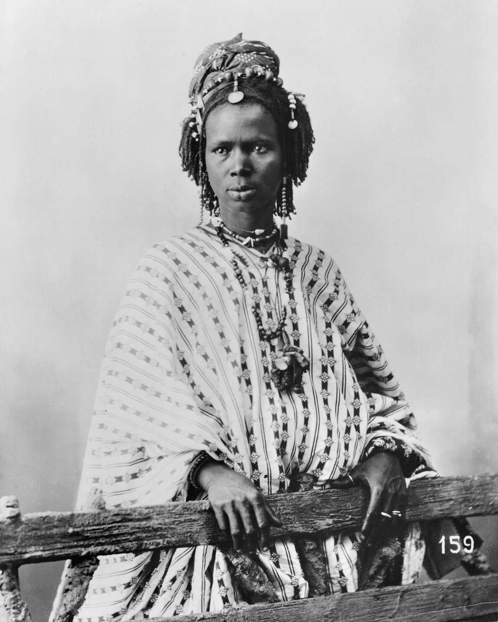 امرأة سنغالية ، c.1900 (صور من وزن الجسم) بواسطة مصور فرنسي