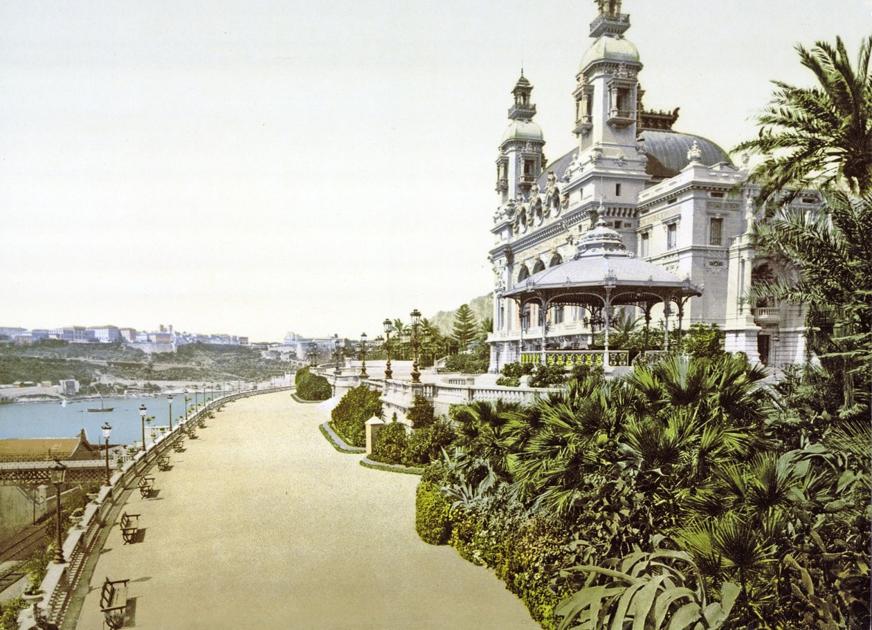 منظر جانبي لكازينو مونت كارلو في موناكو ، 1890-1900 بواسطة مصور فرنسي