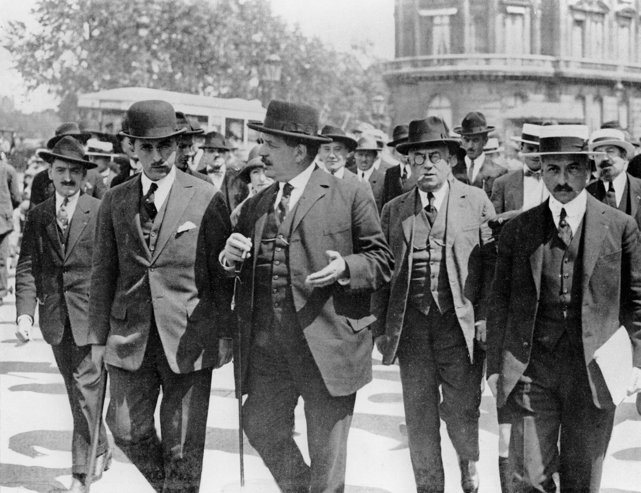 إدوارد هيريوت بعد اجتماع كارتل ديغوش في قصر دورساي ، 7 يونيو 1924 بواسطة مصور فرنسي
