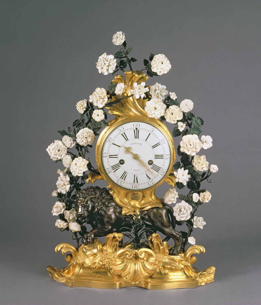 A Louis XV Clock, Vincennes/Mennecy, c.1750 (porcelain, ormolu and bronze) بواسطة المدرسة الفرنسية