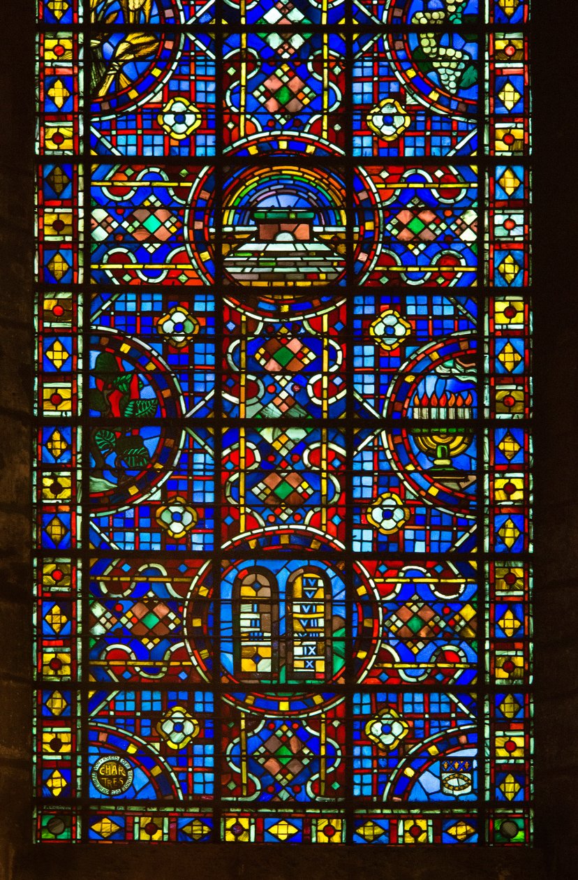Cathedrale de Chartres ، تفاصيل زجاج السلام المعشق بواسطة المدرسة الفرنسية