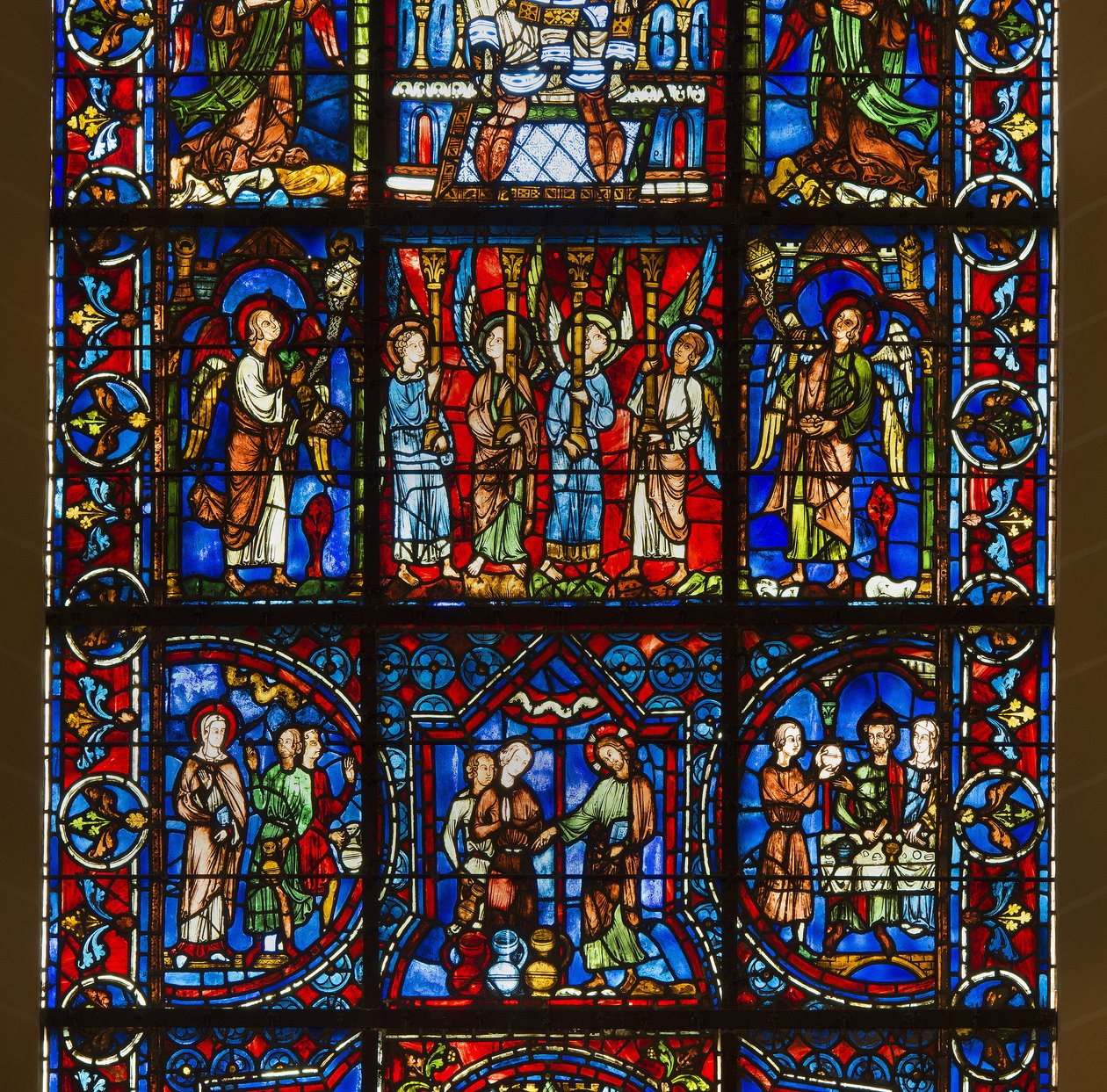 Cathedrale de Chartres ، الزجاج المعشق: سيدتنا ذات الزجاج الجميل مع مركز تفاصيل الحياة العامة للمسيح بواسطة المدرسة الفرنسية