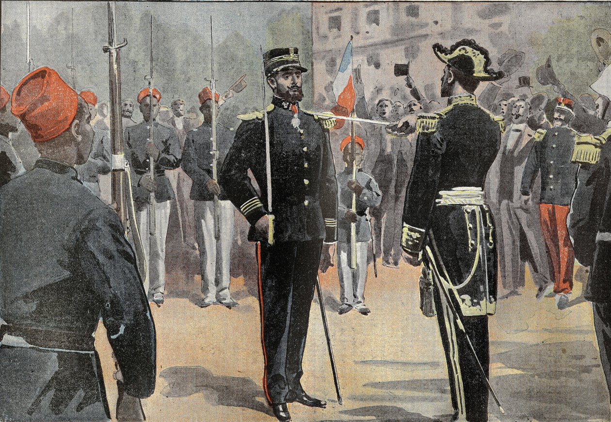 تلقى القائد جان بابتيست مارشان (1863-1934) ربطة عنق قائد وسام جوقة الشرف ، في 30 مايو 1899 في طولون ، من يد الأدميرال دي لا جيل (1836-1925) ، وحاصر الدراجين السنغاليين في مهمة الاستكشاف الأفريقية (مسيرة المهمة بواسطة المدرسة الفرنسية