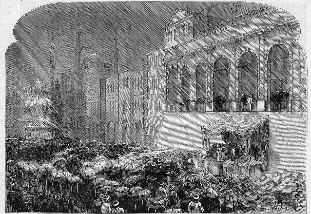 القسطنطينية ، 23 ديسمبر 1876: إعلان الدستور العثماني في باحة الباب العالي. نقش في "" Le Monde Illustré "" رقم 1031 بتاريخ 13 يناير بواسطة المدرسة الفرنسية