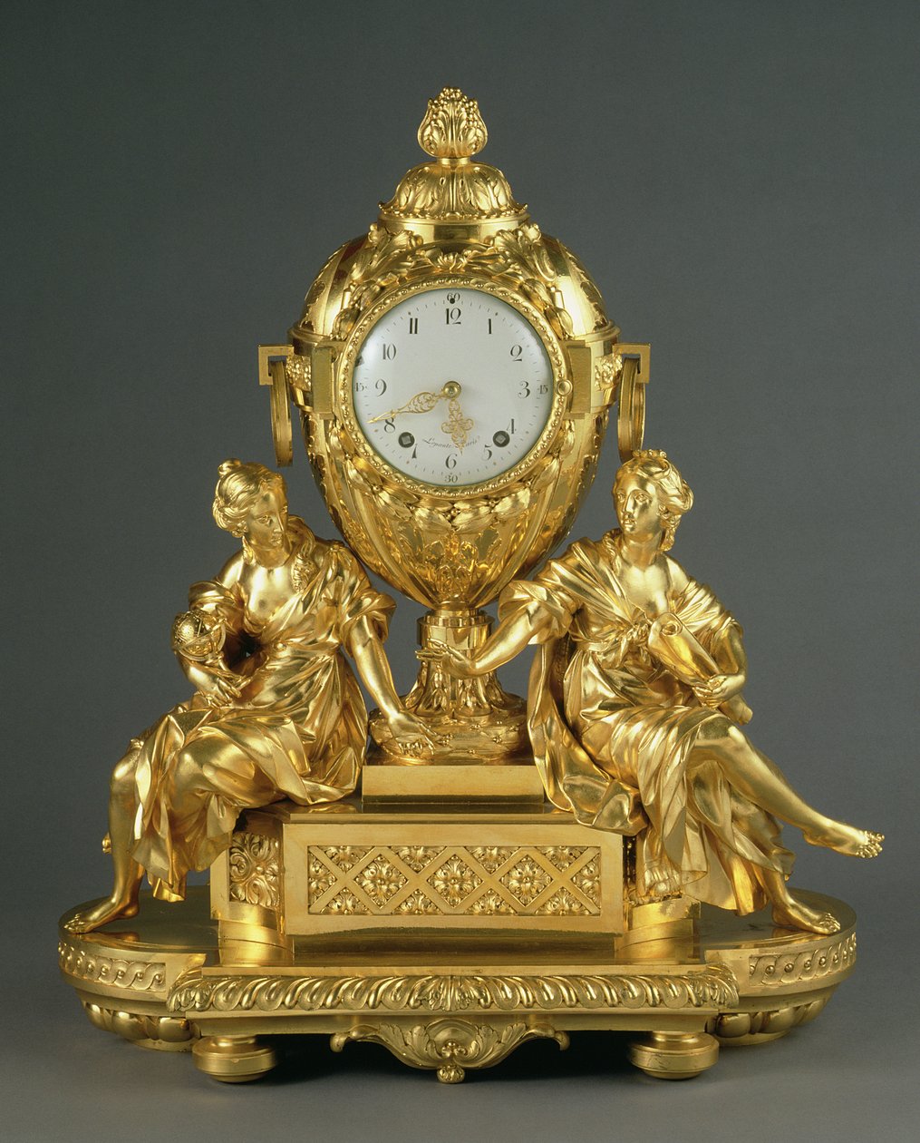ساعة لويس السادس عشر مانتل المبكرة ، c.1765 (ormolu) بواسطة المدرسة الفرنسية