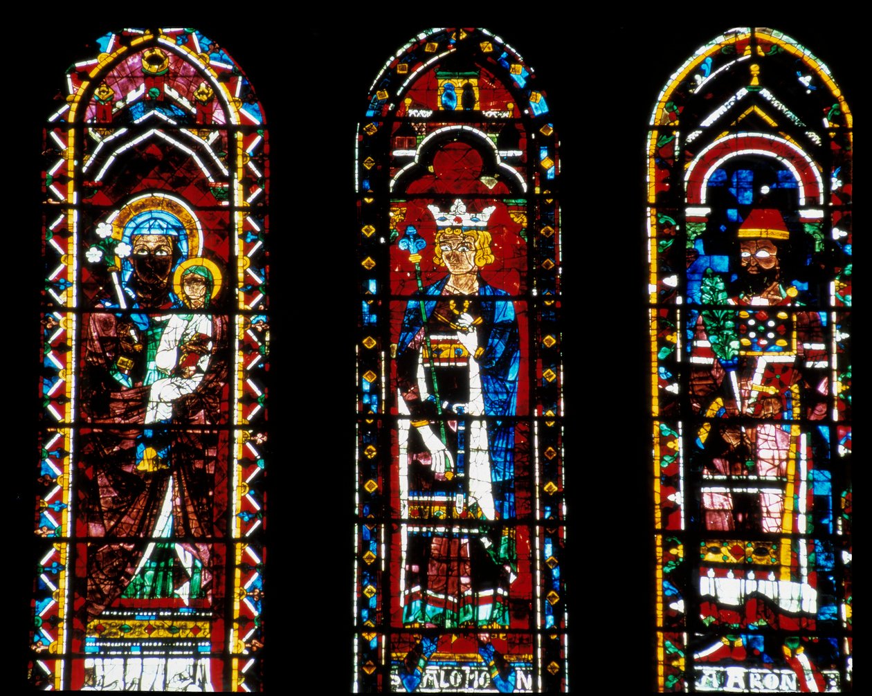 الفن القوطي: القديسة آن مور وسليمان وهارون. Lancettes تحت Rosace du Nord (تسمى Rosace of the Virgin ، حوالي 1235) من Cathedrale Notre Dame de Chartres (Eure et Loir). بواسطة المدرسة الفرنسية