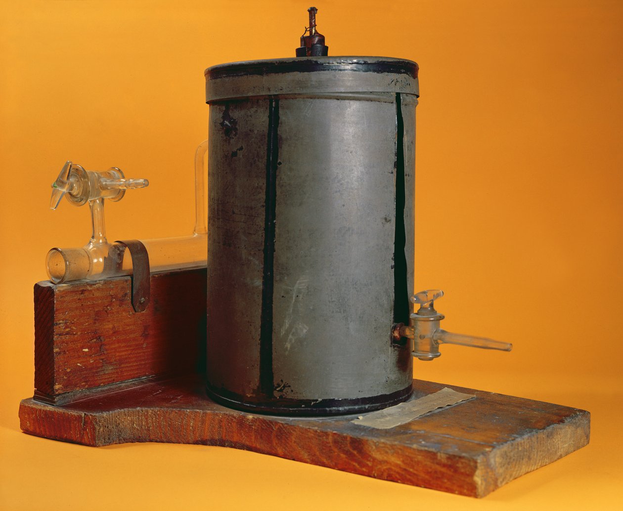 غرفة التأين التي ابتكرتها ماري كوري (1867-1934) c.1897 بواسطة المدرسة الفرنسية