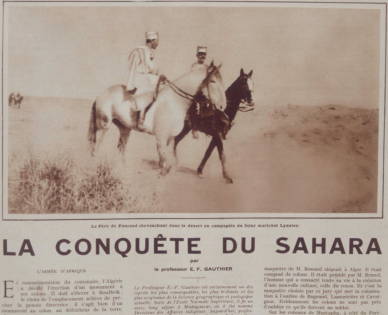 Le Pere Charles de Foucauld (1858-1916) يركب في الصحراء مع ماريشال المستقبل هوبير (لويس-هوبير-غونزالفي) ليوتي (1854-1934) - في "فو" ، ديسمبر 1929 بواسطة المدرسة الفرنسية