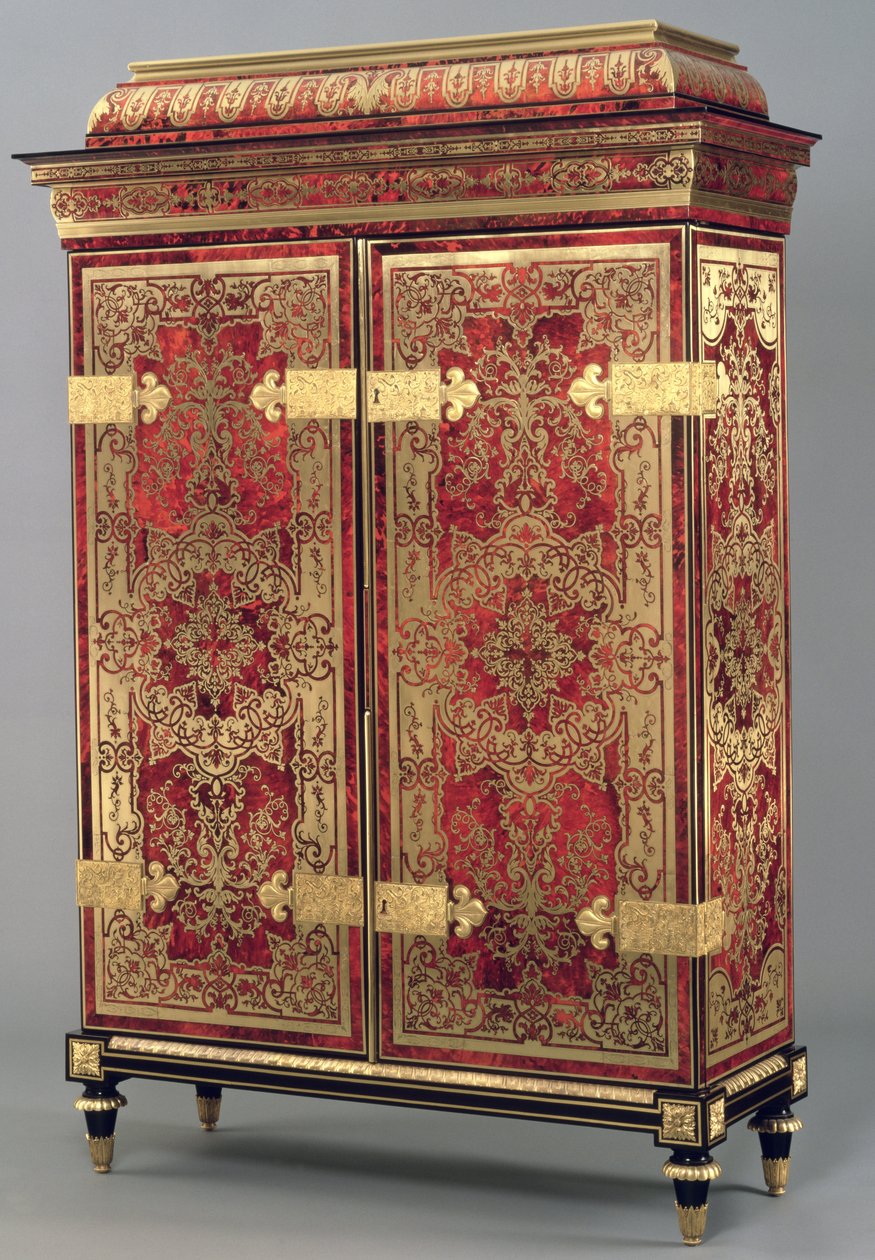 Louis XIV Armoire ، c.1710 (ذبلية حمراء مع ترصيع نحاسي) بواسطة المدرسة الفرنسية