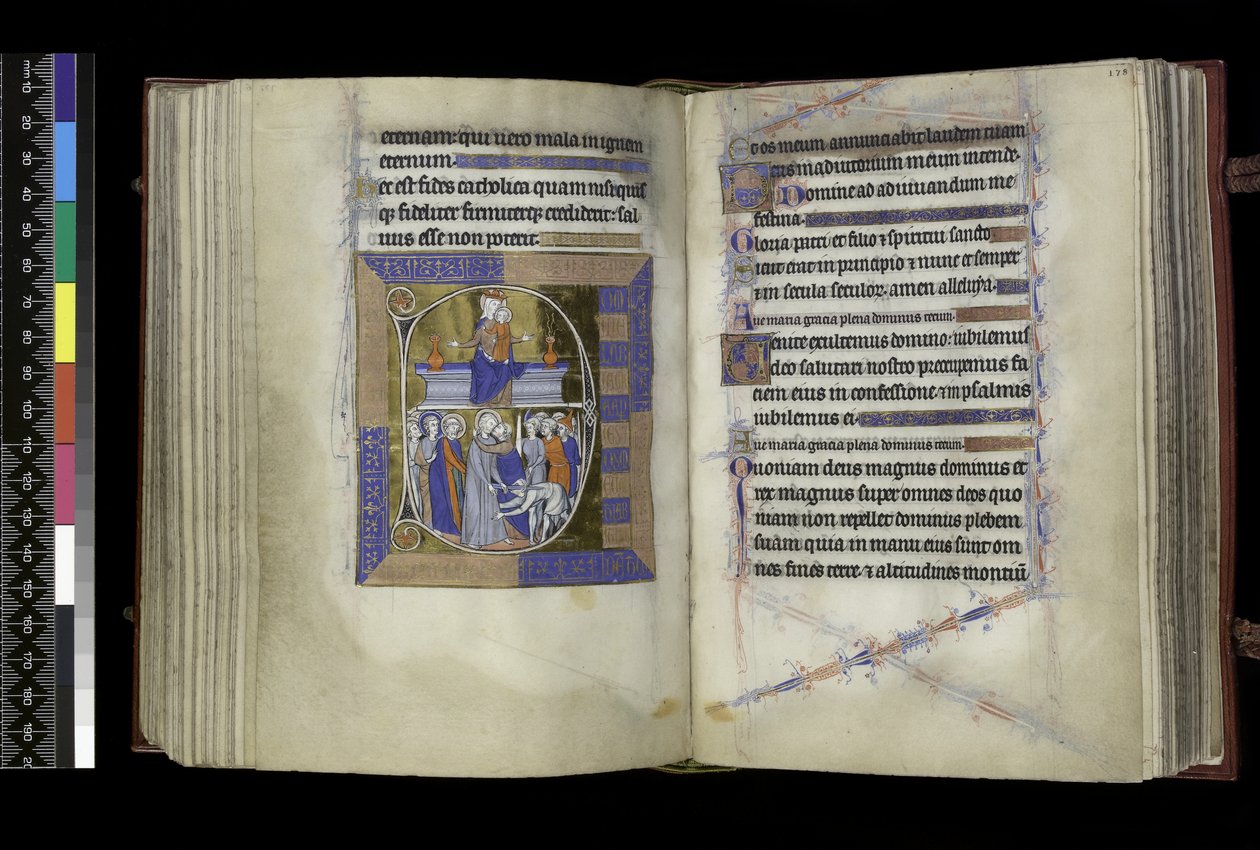 MS 300 f.177v-178r، Matins، Virgin and Child جالسين بين مزهرين على المقعد (أعلاه) ؛ خيانة المسيح ، مع تقبيل يهوذا للمسيح ، وقطع القديس بطرس أذن ملخس (أدناه) ، من سفر المزامير وساعات إيزابيلا الفرنسية ، باريس ، حوالي 1265 - 70 (قلم و بواسطة المدرسة الفرنسية