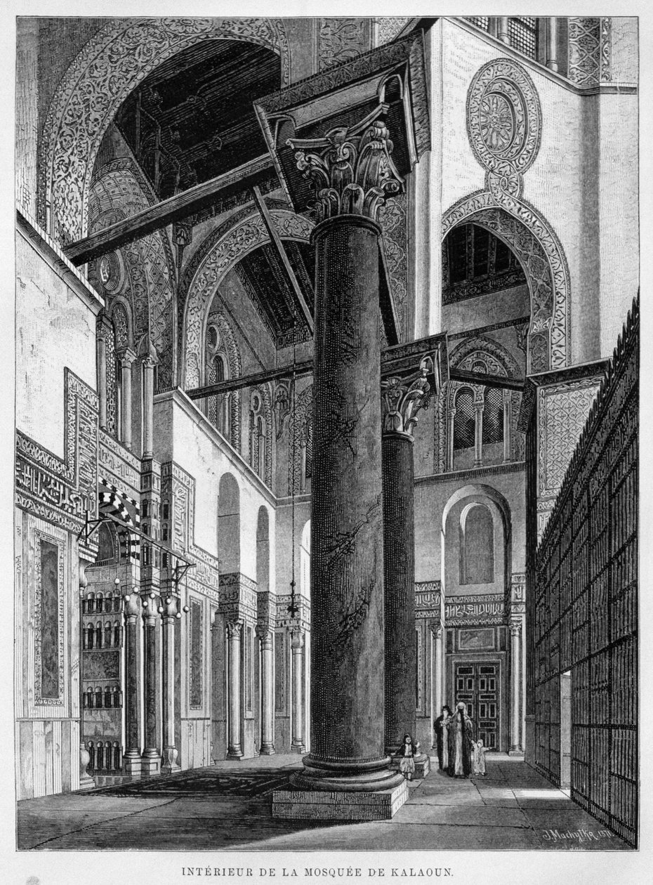 مسجد ومدرسة قلاوون ، المنظر الداخلي ، رسم توضيحي من مصر لجورج موريتز إيبرس (1837-1898) 1881 بواسطة المدرسة الفرنسية