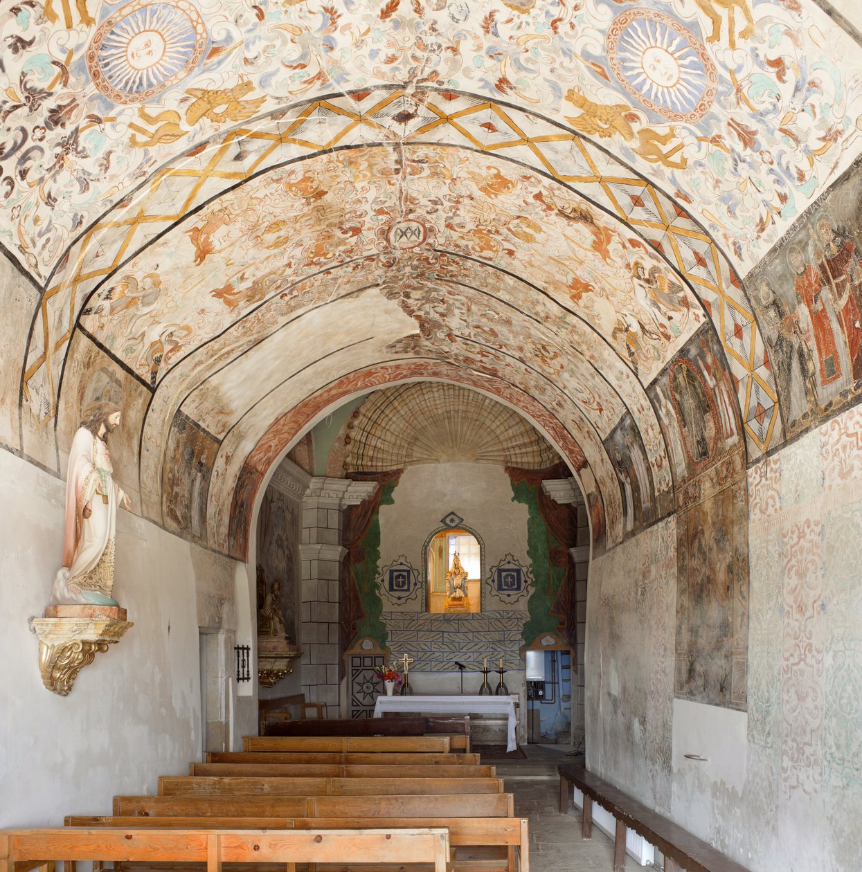 Parish church (Església de la Mare de Déu de Solers). Interior. The nave. Mural paintings. بواسطة المدرسة الفرنسية