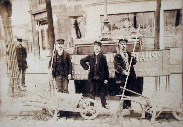 الغبار الباريسي ، حوالي 1900 (صورة بني داكن) بواسطة المدرسة الفرنسية