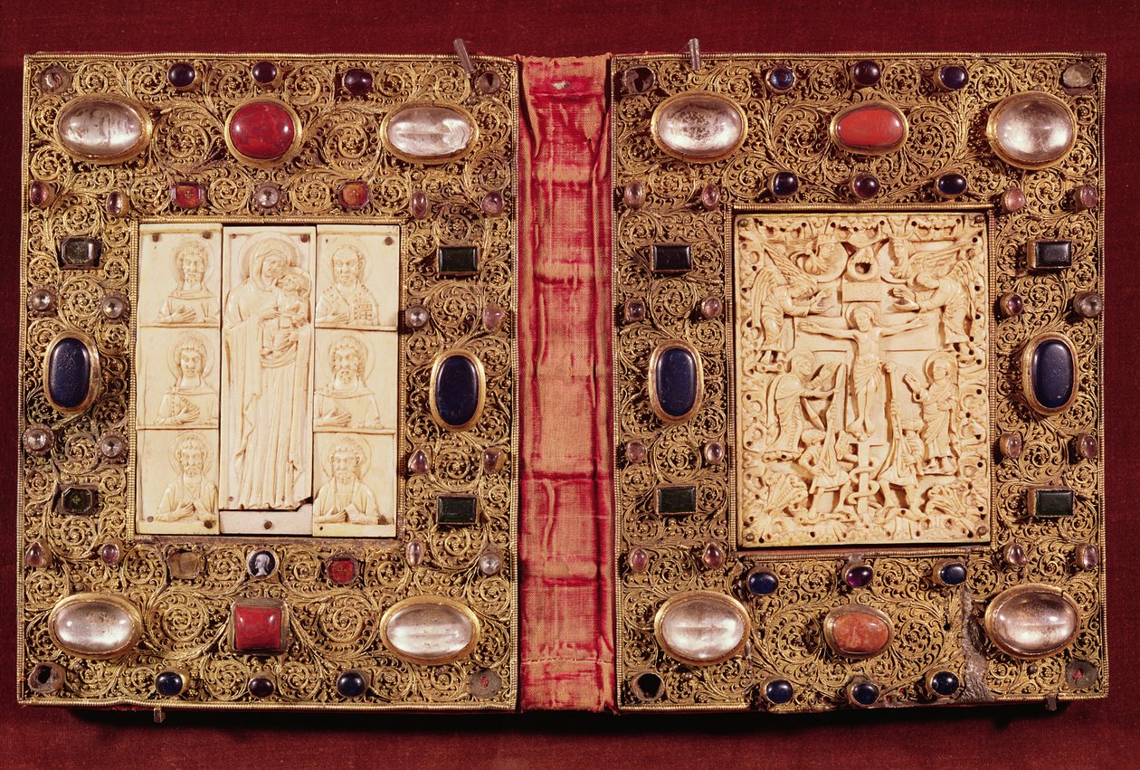 لوحة تذكارية تصور العذراء والطفل مع القديسين والصلب (الذهب والعاج والأحجار الكريمة) بواسطة المدرسة الفرنسية