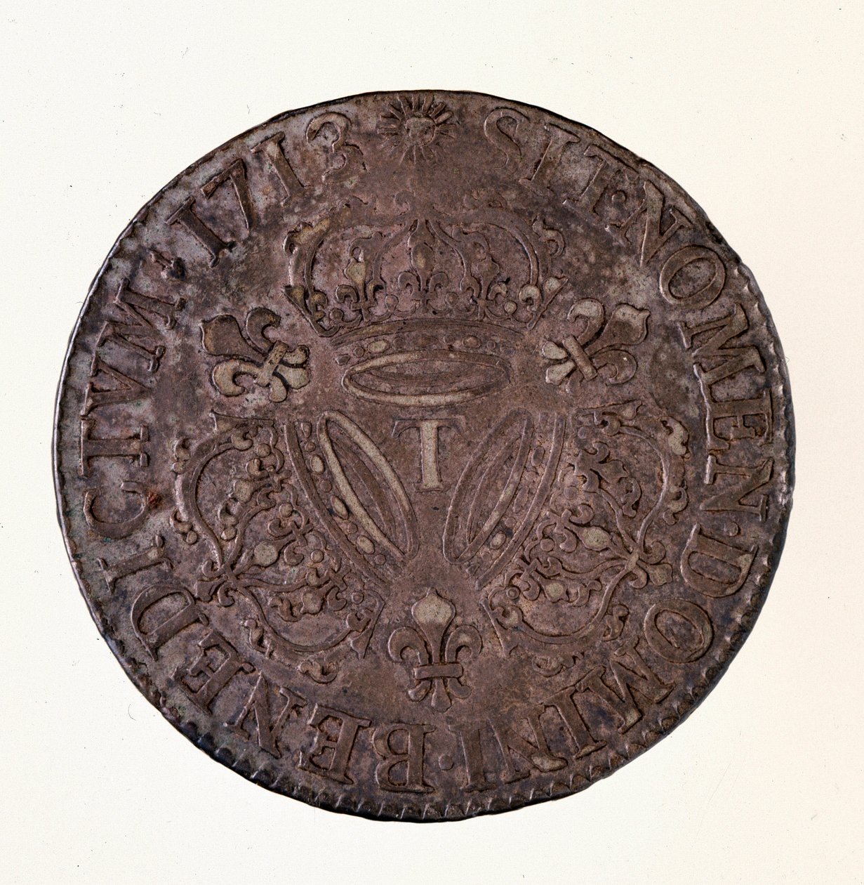 الفضة الفرنسية ecu (scude) ، عهد الملك لويس الرابع عشر (1643-1715) 1713 Diam. 4 سم نابولي ، المتحف الأثري بواسطة المدرسة الفرنسية