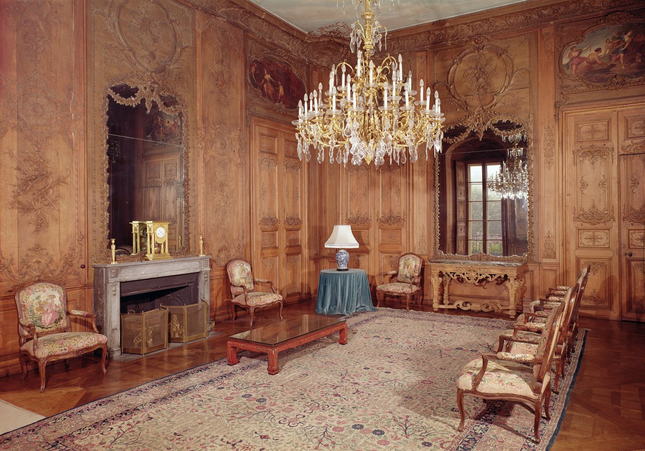 الصالة الكبرى مع الأعمال الخشبية المنسوبة إلى أثاث فترة Verbeck و Louis XV موقعة من D. Delant و F. Folliot ، 1730-36 بواسطة المدرسة الفرنسية