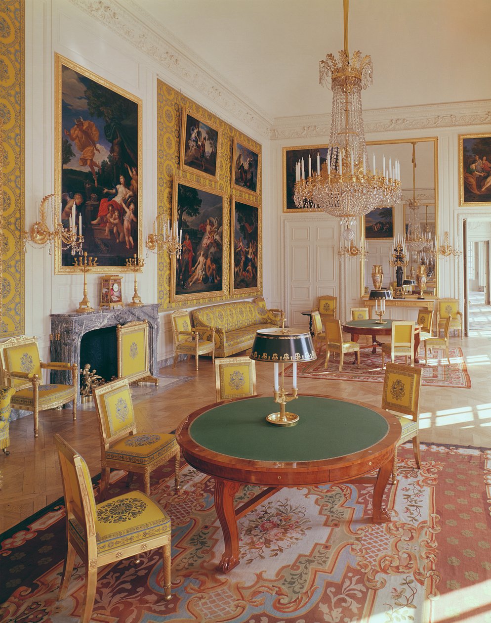 غرفة الاستقبال الرئيسية في Grand Trianon بواسطة المدرسة الفرنسية