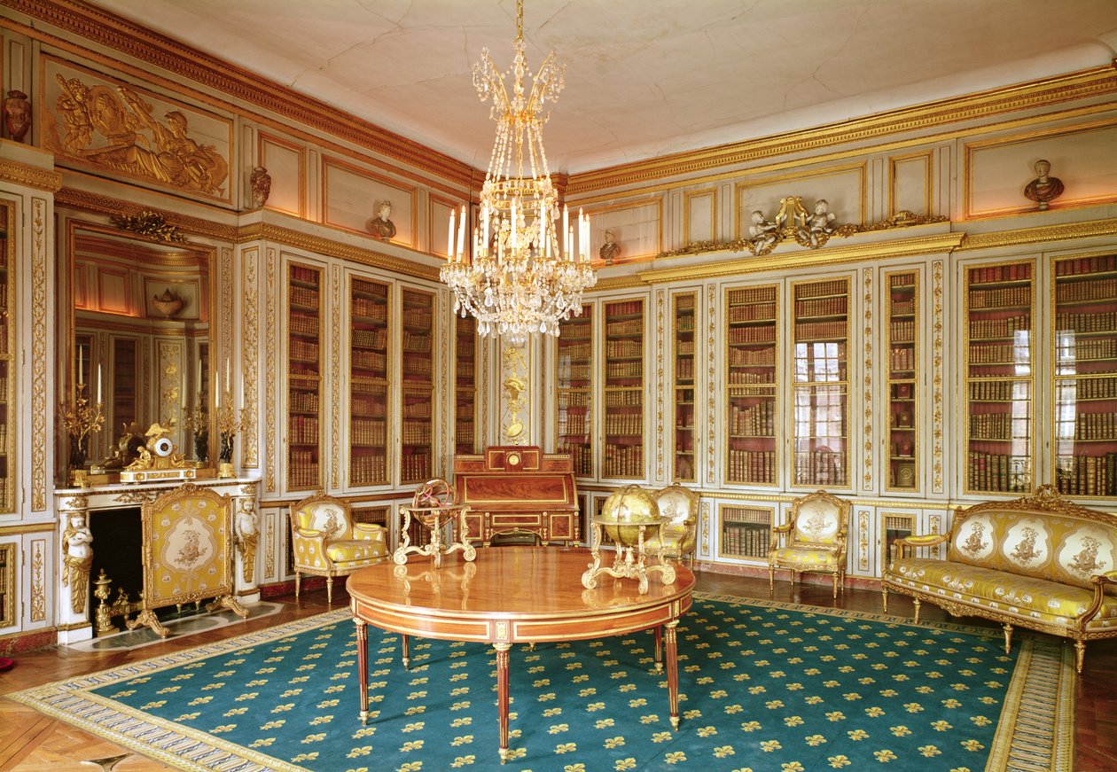 تم تزيين مكتبة لويس السادس عشر (1754-93) في عام 1781 من قبل روسو تحت إشراف غابرييل بواسطة المدرسة الفرنسية