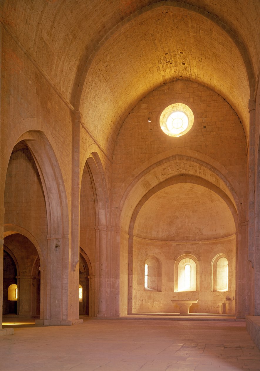 صحن الدير السسترسي ، تأسس عام 1146 بواسطة المدرسة الفرنسية