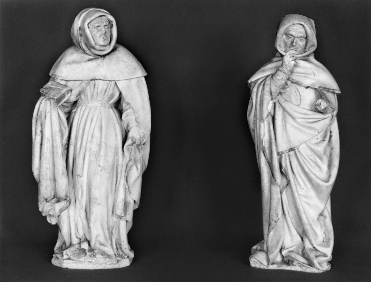 مشيعان ، من مقبرة دوك جان دي بيري (1340-1416) ج .1450-53 (مرمر) بواسطة المدرسة الفرنسية