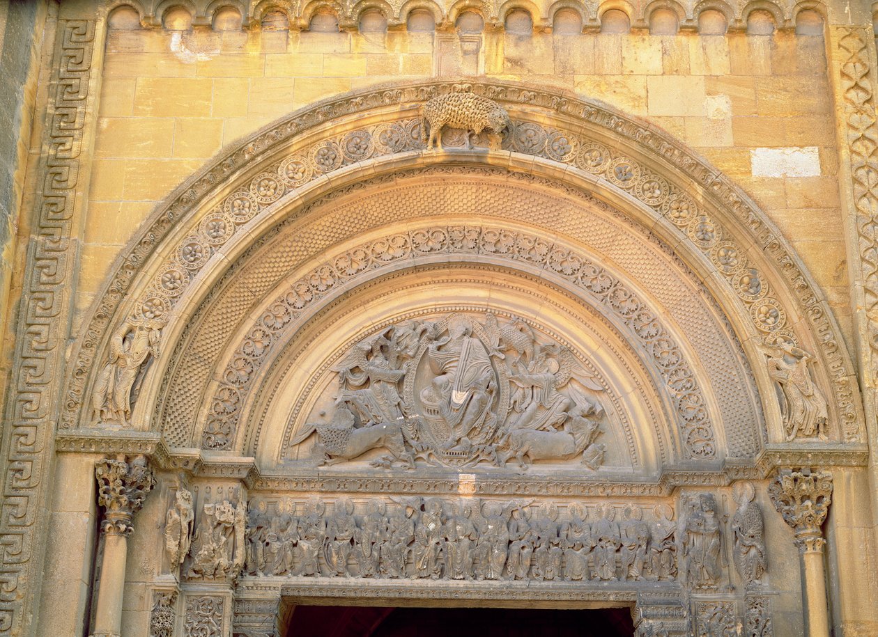 طبل الشرفة الذي يصور المسيح في الجلالة مع رموز الإنجيليين ، c.1140-50 بواسطة المدرسة الفرنسية