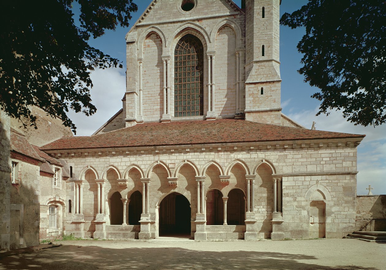 منظر لرواق مدخل دير Cistercian ، بني 1140-60 بواسطة المدرسة الفرنسية
