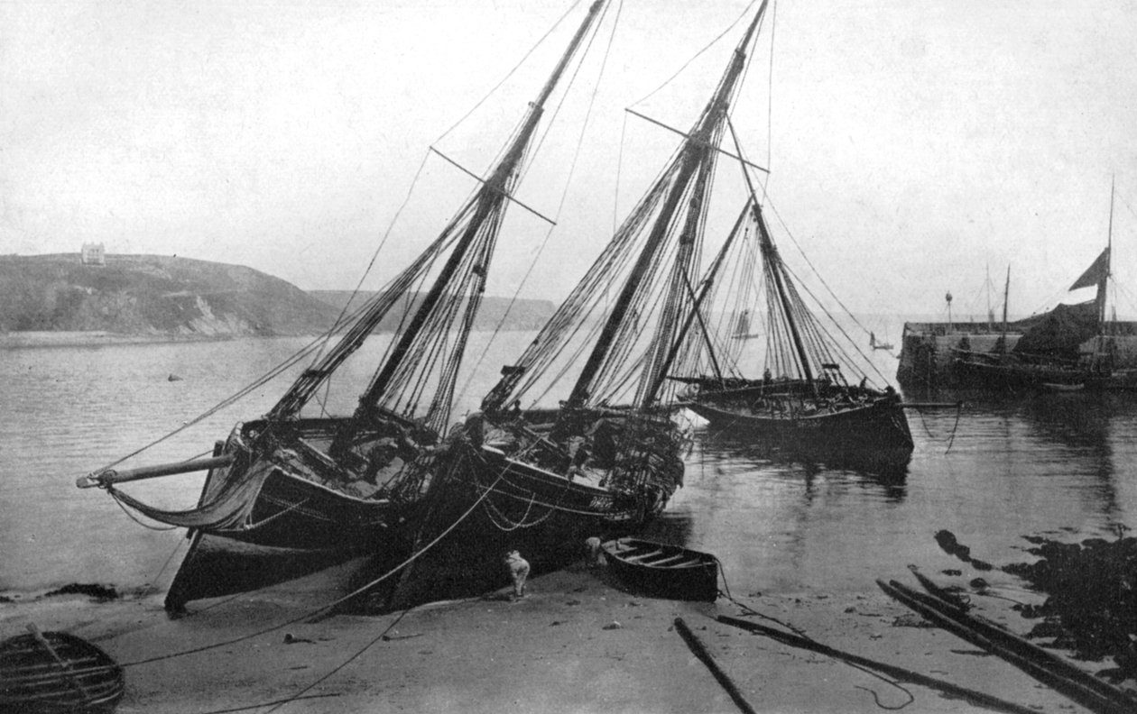 القوارب في ميناء تينبي ، بيمبروكشاير ، ويلز ، 1924-1926. بواسطة فريث وشركاه