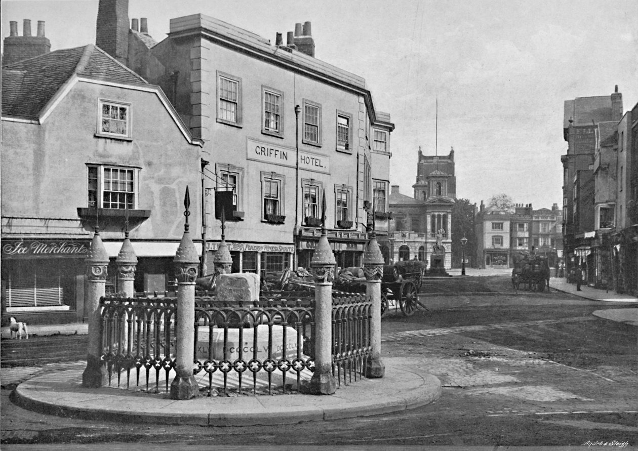 Coronation Stone and Market-Place ، Kingston-on-Thames ، c1896 بواسطة فريث وشركاه
