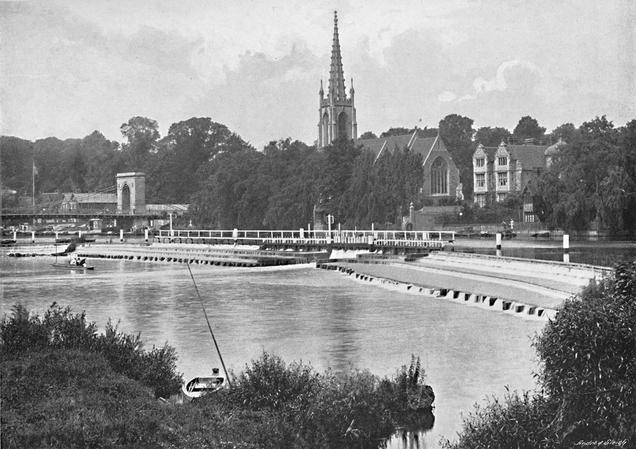 Bridge and Weir at Great Marlow، c1896 بواسطة GW ويلسون وشركاه