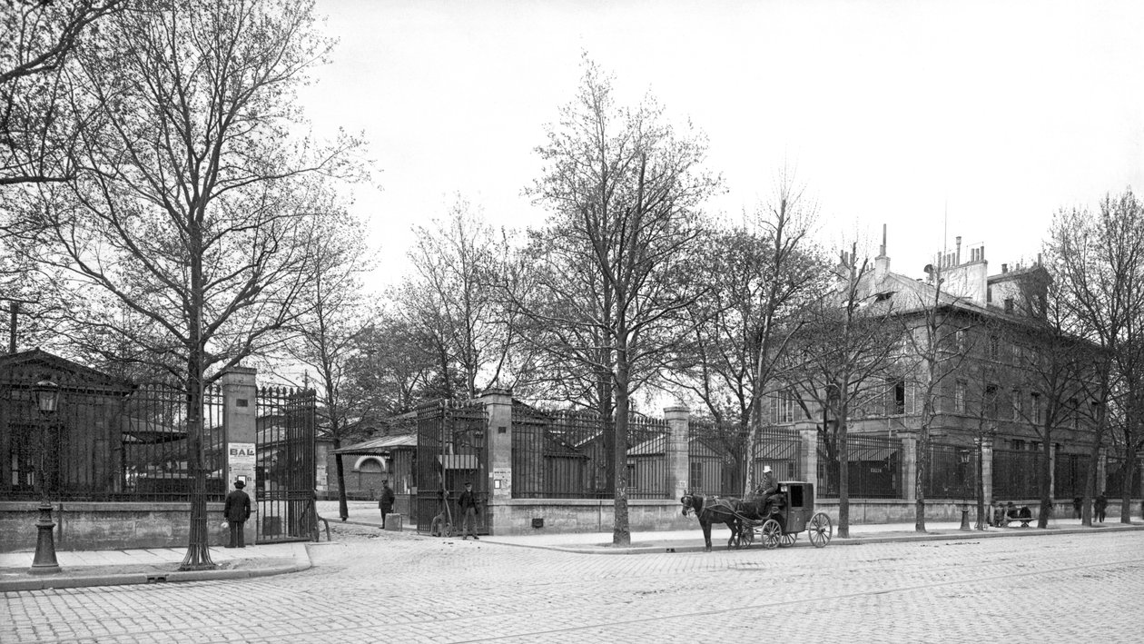 مدخل &39;La Halle aux Vins&39; من Quai Saint-Bernard، Paris، c.1900 بواسطة جيلارد