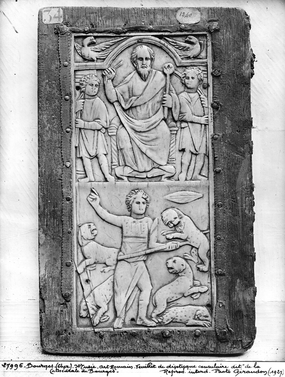 diptych القنصلية من Aetius ، اللوحة اليسرى (انظر أيضًا 212283) بواسطة جالو رومان