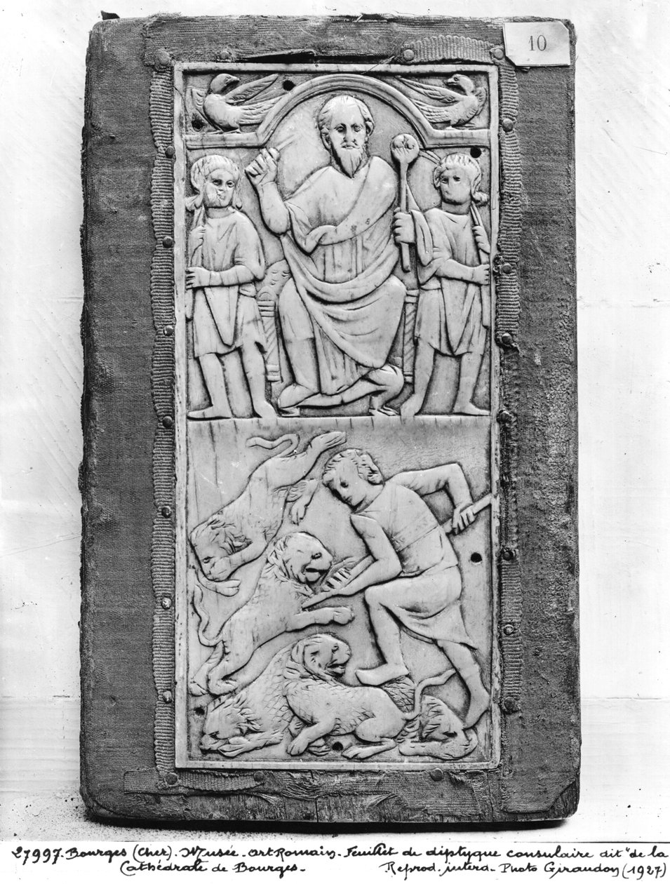 diptych القنصلية من Aetius ، اللوحة اليمنى (انظر أيضًا 213282) بواسطة جالو رومان