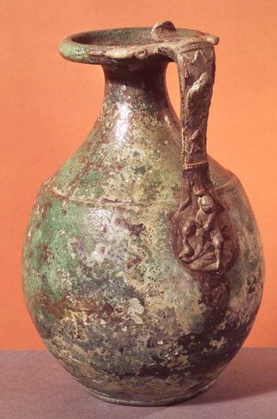 Oinochoe ، من Etreux (برونز) بواسطة جالو رومان