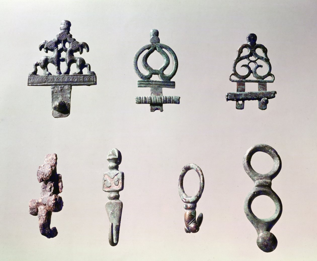 خطافات حزام ، Tene I (c.475-0 قبل الميلاد) (برونزية) بواسطة الغالية