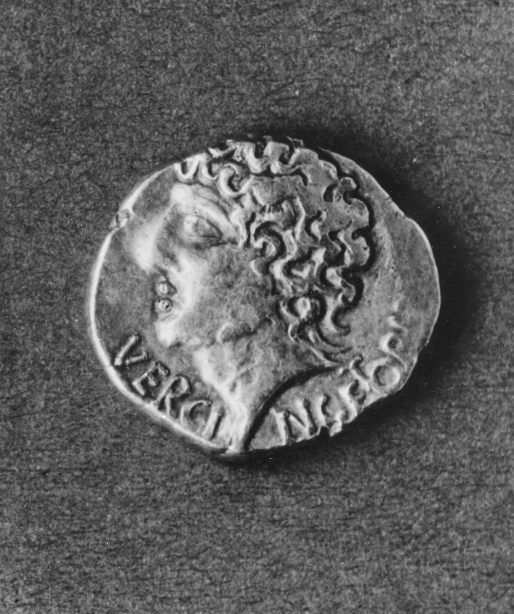 عملة تحمل دمية Vercingetorix (72-46 قبل الميلاد) (معدن) بواسطة الغالية
