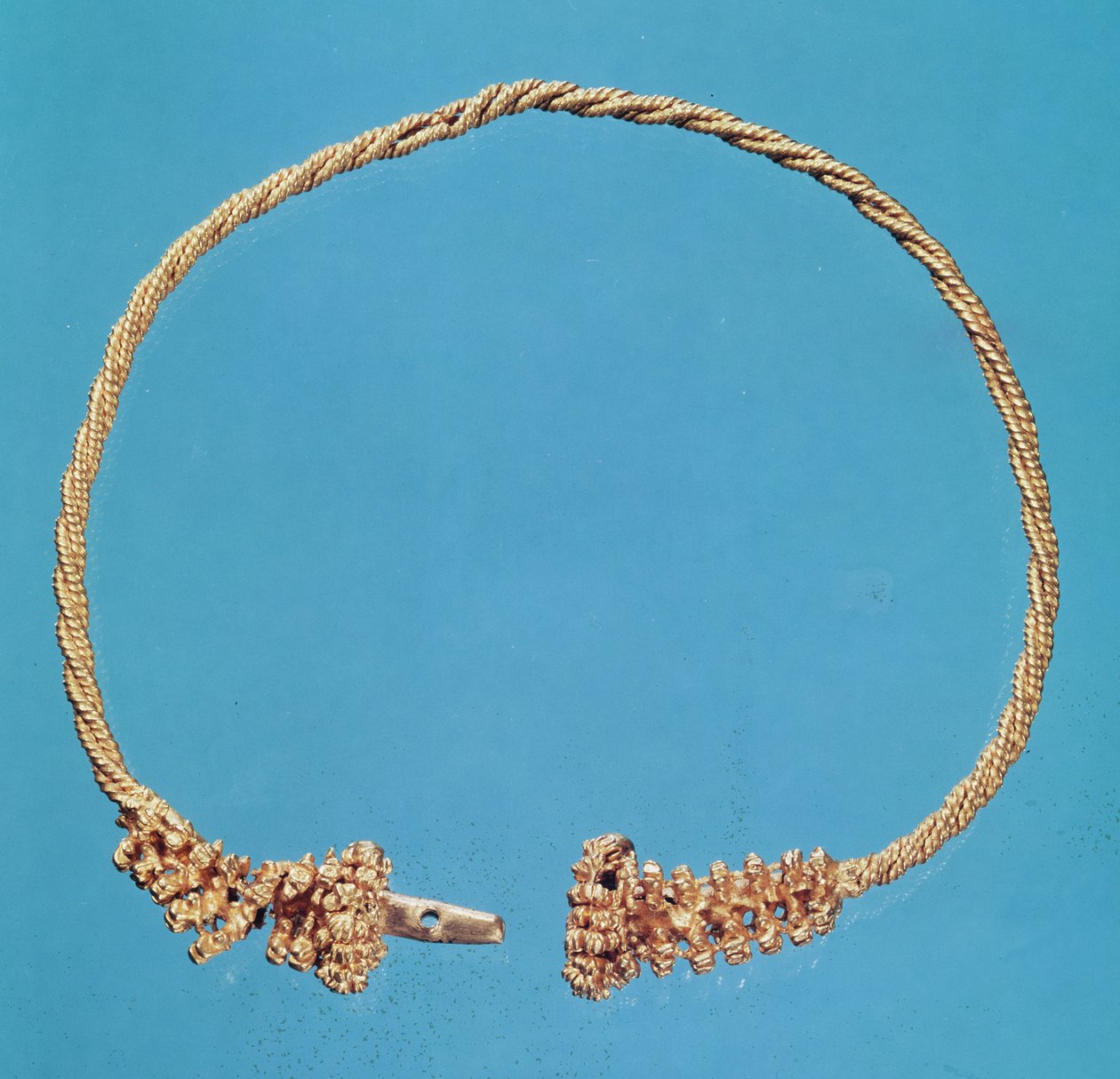 عزم الدوران ، من مونتانس ، تيني الثاني (c.300-120 قبل الميلاد) (الذهب) بواسطة الغالية