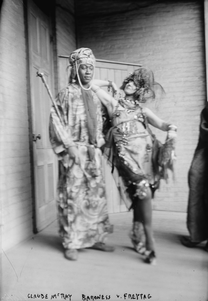 كلود مكاي والبارونة فون فريتاج لورنجوفن ، حوالي عام 1915 بواسطة جورج جرانثام باين