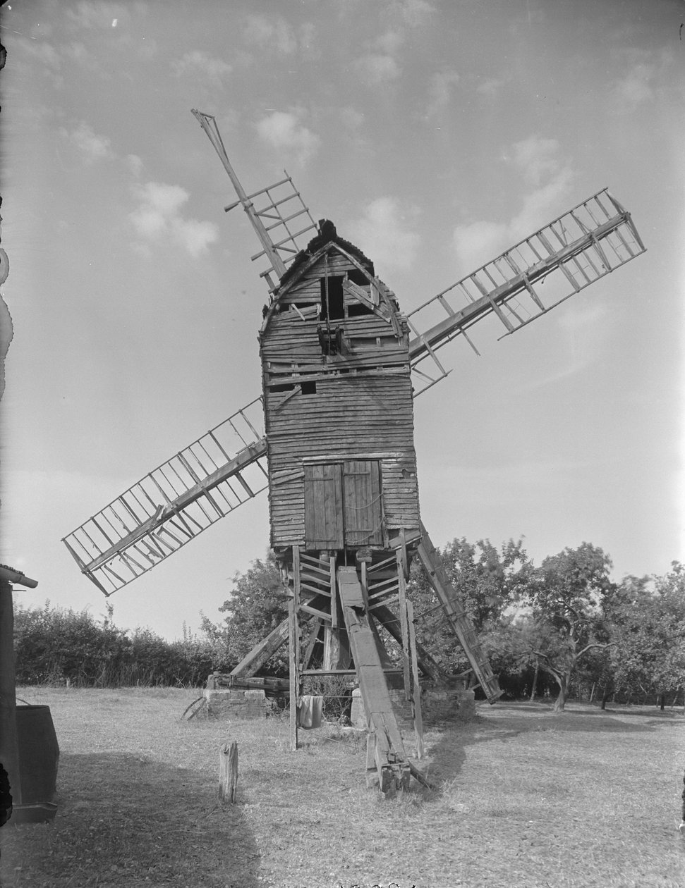 Bozeat Windmill ، بوزيت ، ويلينجبورو ، نورثهامبتونشاير ، 1947. بواسطة جورج برنارد ماسون