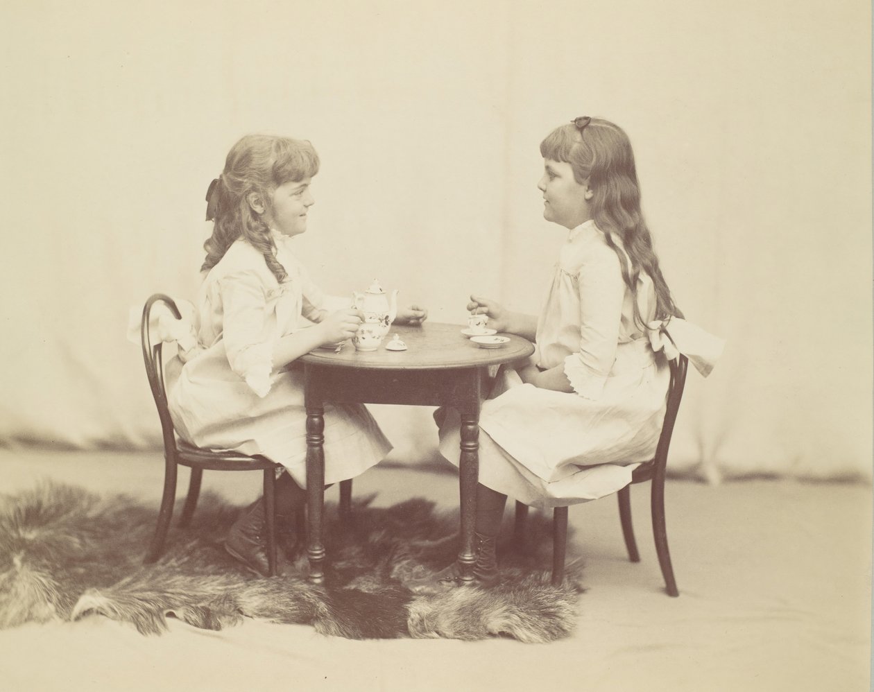 فرانسيس وإيثيل دي فورست ، بنات روبرت دي فورست ، كاليفورنيا. 1890. بواسطة جورج كولينز كوكس
