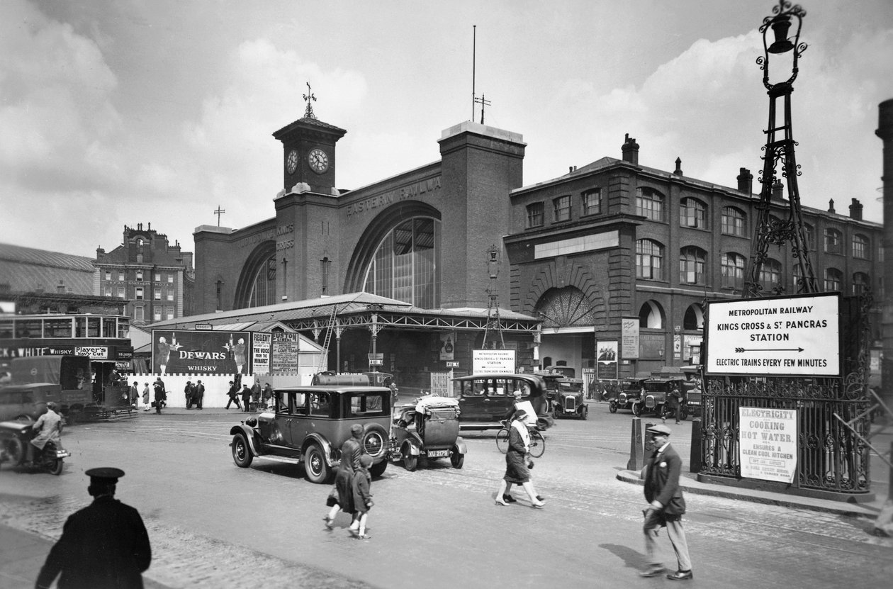 الجزء الخارجي من محطة King's Cross بواسطة جورج دافيسون ريد