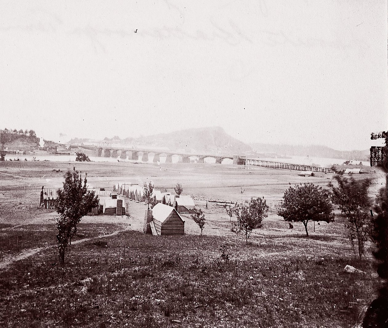 بريدج بيلدرز كامب مقابل تشاتانوغا ، كاليفورنيا. 1864. بواسطة جورج إن بارنارد
