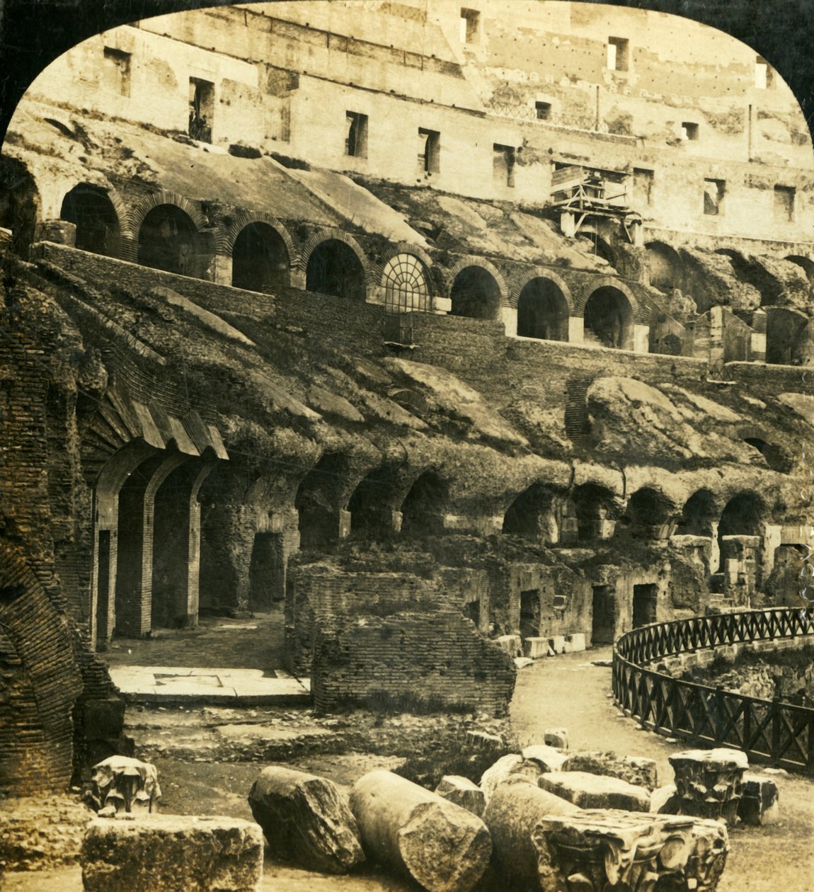 داخل الكولوسيوم ، روما ، إيطاليا ، c1909. بواسطة جورج روز