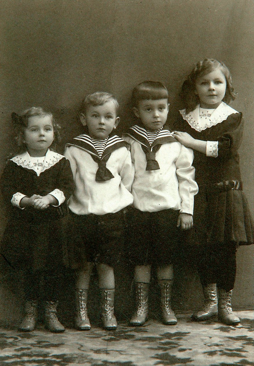 صورة لأربعة أطفال ، 1910s بواسطة جورجي فاسيليفيتش ترونوف