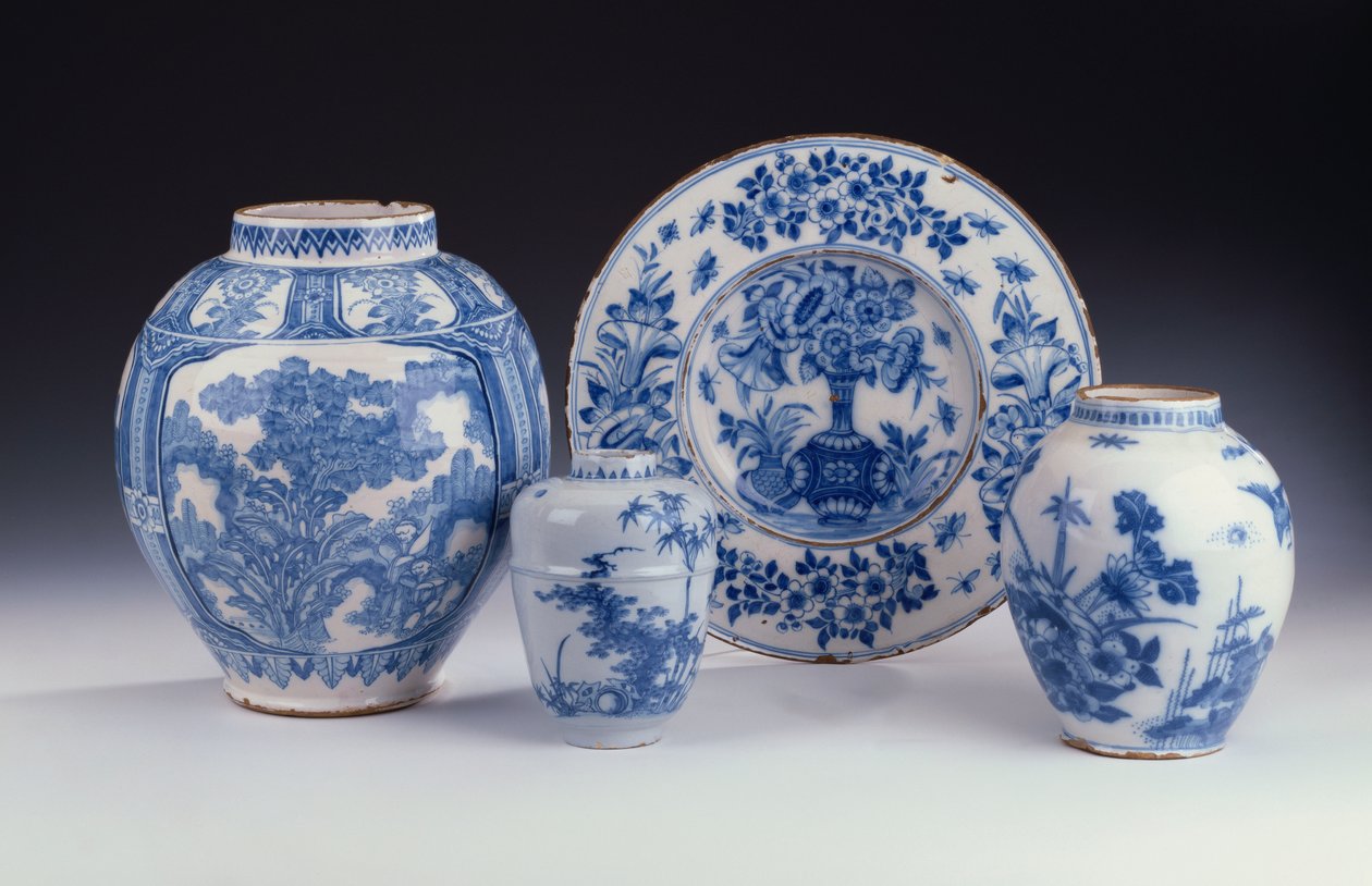 مجموعة مختارة من سيراميك فرانكفورت الأزرق والأبيض على الطراز الصيني ، حوالي 1680-90 (سيراميك) بواسطة المدرسة الألمانية