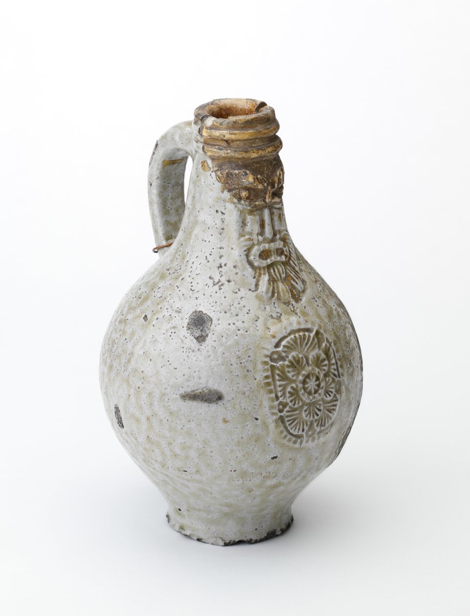 إبريق Bellarmine ، ج .1660-70 (الخزف الحجري الملح المزجج) بواسطة المدرسة الألمانية