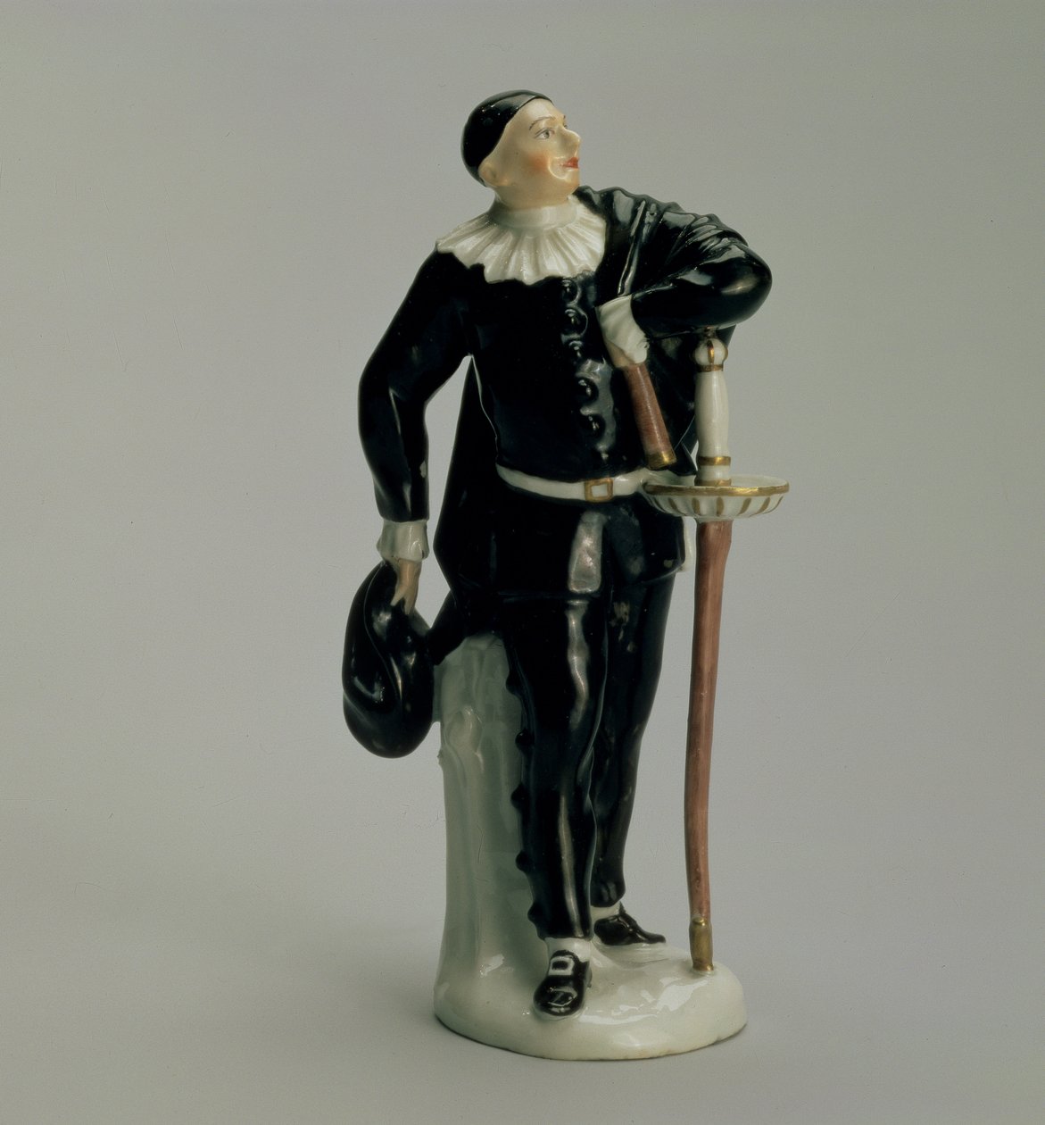 كابتن من سلسلة Commedia dellArte من Wenzel Neu (ت 1777) ، لمصنع Kloster-Veilsdorf ، 1764-5 (الخزف) بواسطة المدرسة الألمانية